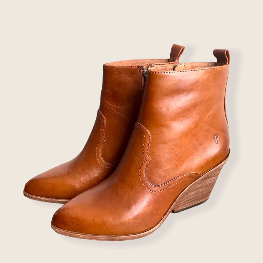 Frye Amado Wedge Cognac Leather Pointy Toe Cowboy Pull On Wood Heeled Ankle Boot - Picture 13 of 16